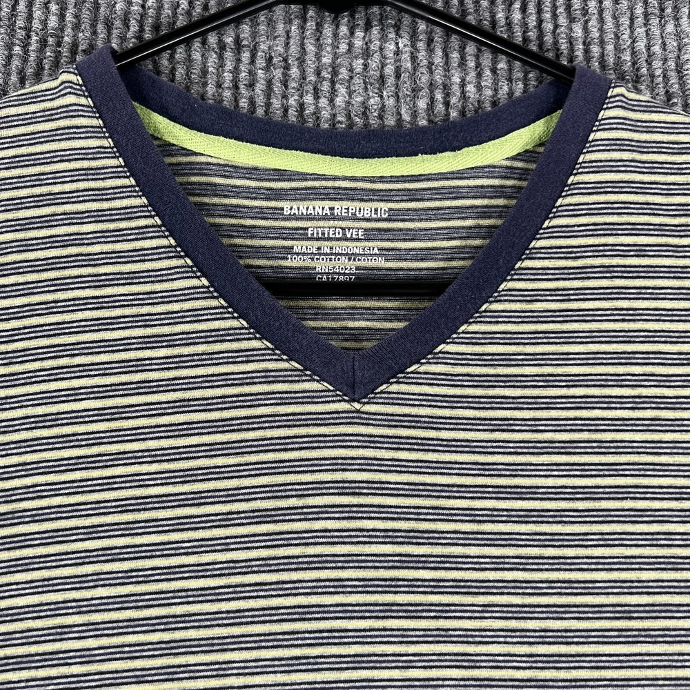 Banana Republic Mens Shirt Large Blue Striped Short Sleeve V Neck Fitted Vee